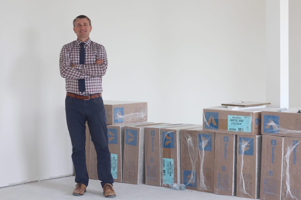 TONI DE GUZMAN THE CARILLON
Thor Barkman in one of the five new classrooms under-construction at Steinbach Christian School earlier this month.