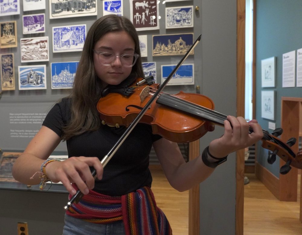 TONI DE GUZMAN THE CARILLON
Julie Fillion plays the violin as guests enter the exhibit at the St Pierre Jolys Museum on June 5.