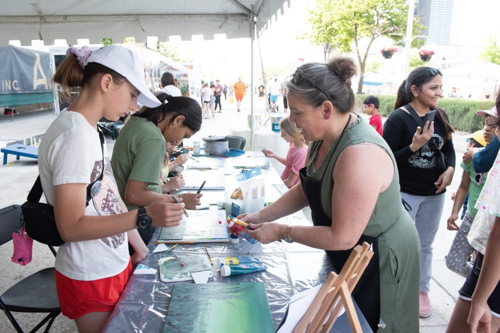 SVJETLANA MLINAREVIC THE CARILLON
Elizawieta Kyryczyk gets instruction from artist Swetlana Stang in the artist's tent at Summer in the City on June 13, 2025 in Steinbach.