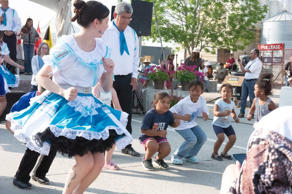 SVJETLANA MLINAREVIC THE CARILLON
Sisters Mili, Mila, and Amelia Lomni had fun dancing a Metis jig with the Norman Chief Memorial Dancers at Summer in the City on June 13, 2025 in Steinbach.