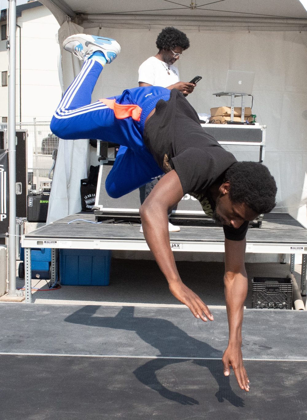 SVJETLANA MLINAREVIC THE CARILLON
Montrealer Dany Antoine practices some of his moves before judging the break dancing contest at Summer in the City on June 13, 2025 in Steinbach.