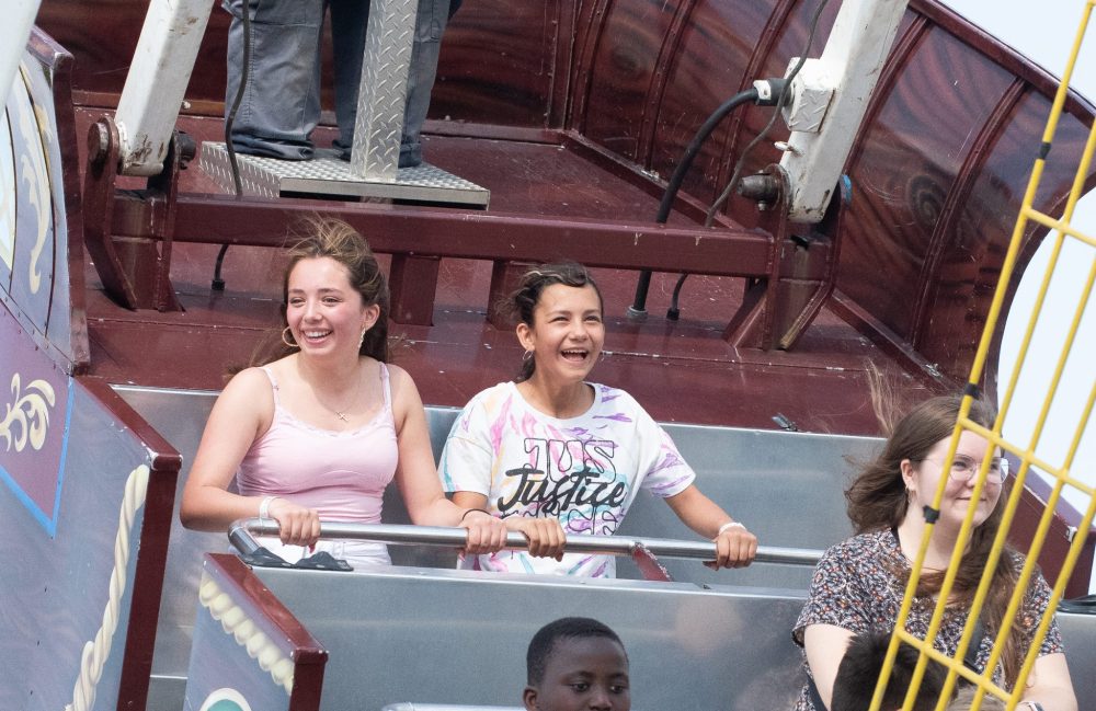 SVJETLANA MLINAREVIC THE CARILLON
Sisters Naya and Sam Collanten enjoyed the rides in the midway at Summer in the City on June 13, 2025 in Steinbach.