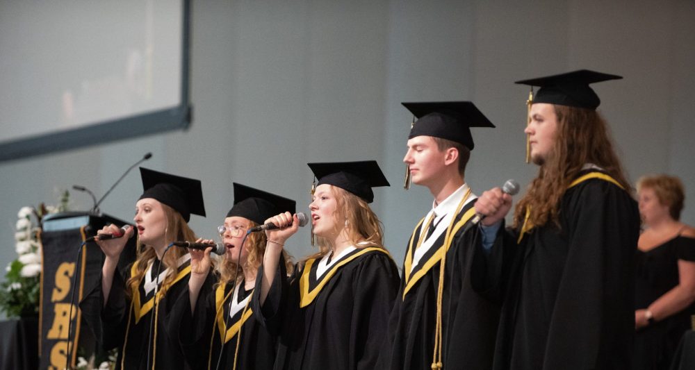 SVJETLANA MLINAREVIC THE CARILLON
Steinbach Regional Secondary School graduates sing a song for their classmates during the graduation ceremony at the Winnipeg Convention Centre on June 24, 2025.
