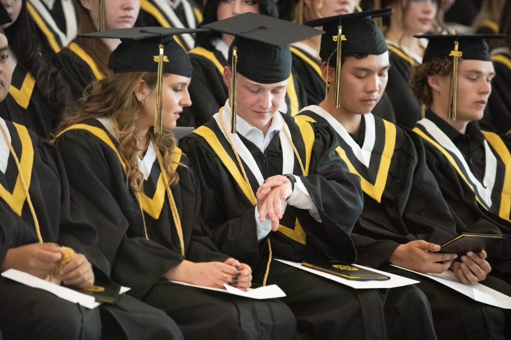 SVJETLANA MLINAREVIC THE CARILLON
Steinbach Regional Secondary School graduate looks at his watch during the two-hour long ceremony at the Winnipeg Convention Centre on June 24, 2025.