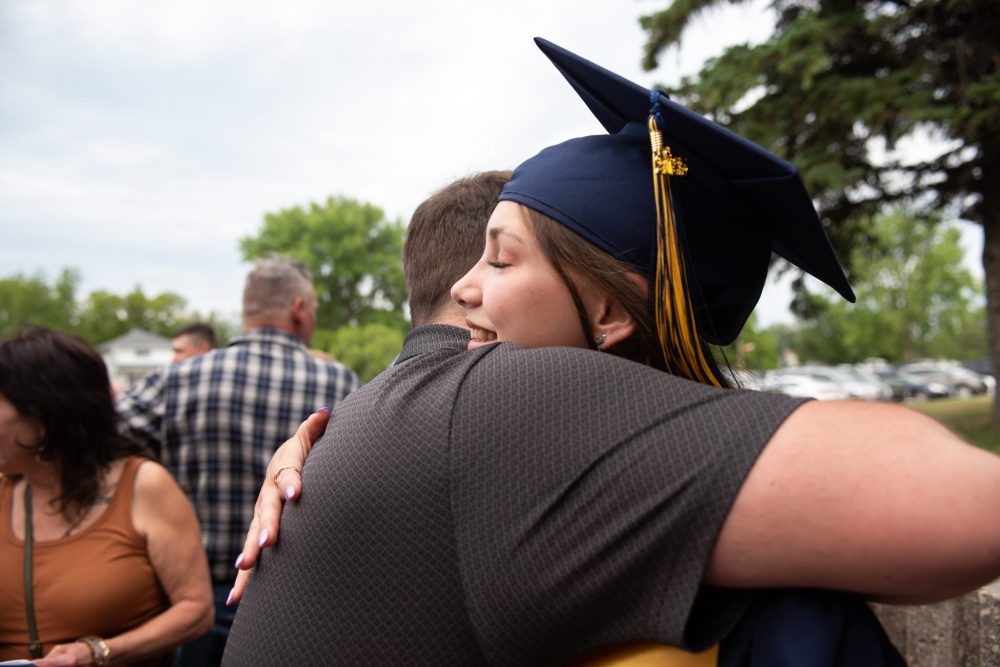 SVJETLANA MLINAREVIC THE CARILLON
Valedictorian Brylie Woods receives a hug after her graduation ceremony on June 20, 2025 at Shevchenko School in Vita.