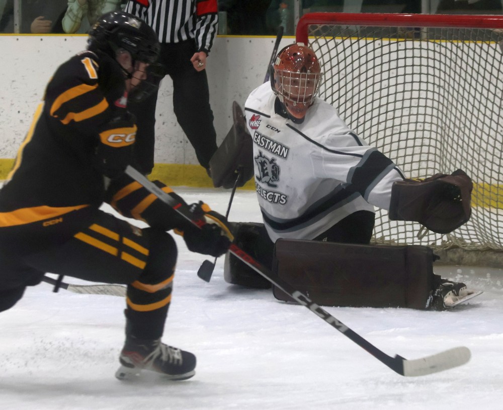 Wyatt Minsky looks to make a save in the final game the U18 Eastman Selects played in Beausejour last season. The team is moving back to Steinbach to start next season. (Cassidy Dankochik The Carillon)