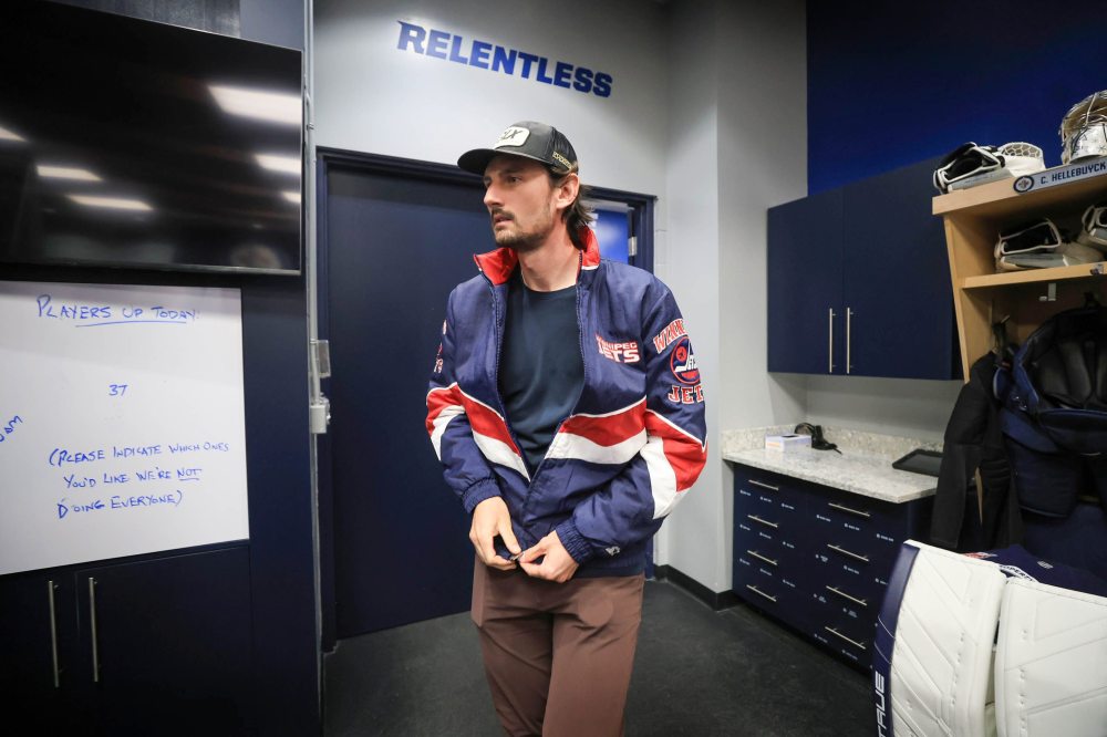 Ruth Bonneville / Free Press
Sports Jets Dressing Room scrum
Wpg Jets, Connor Hellebuyck heads into a scrum in the Jets dressing room with the media where he answers questions on end of season as he packs up with players Tuesday.