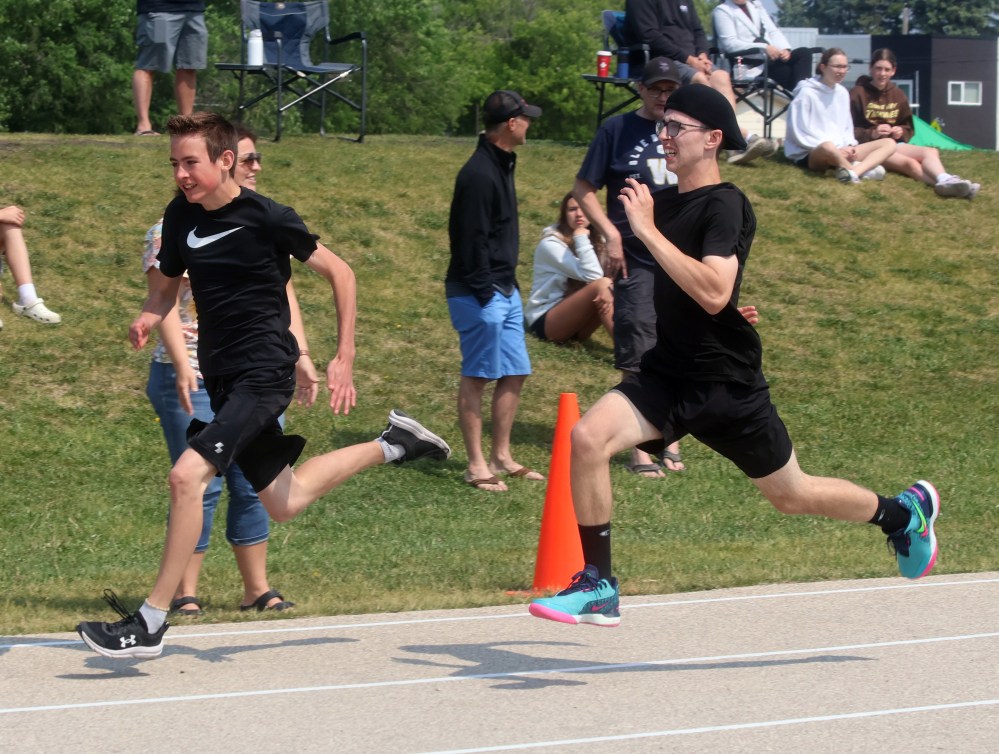 The Grade 8 Bard Cheop Track and Field meet needed to be re-scheduled to June 20 due to excessive smoke the week before. (Cassidy Dankochik The Carillon)