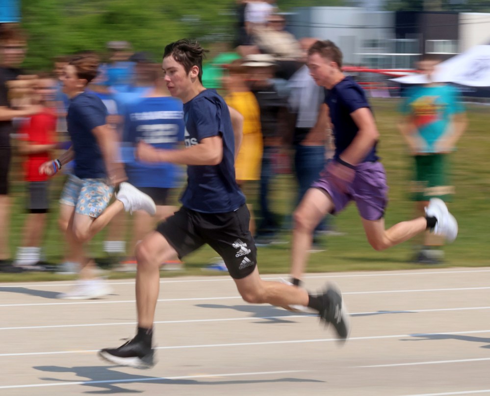 The Grade 8 Bard Cheop Track and Field meet needed to be re-scheduled to June 20 due to excessive smoke the week before. (Cassidy Dankochik The Carillon)