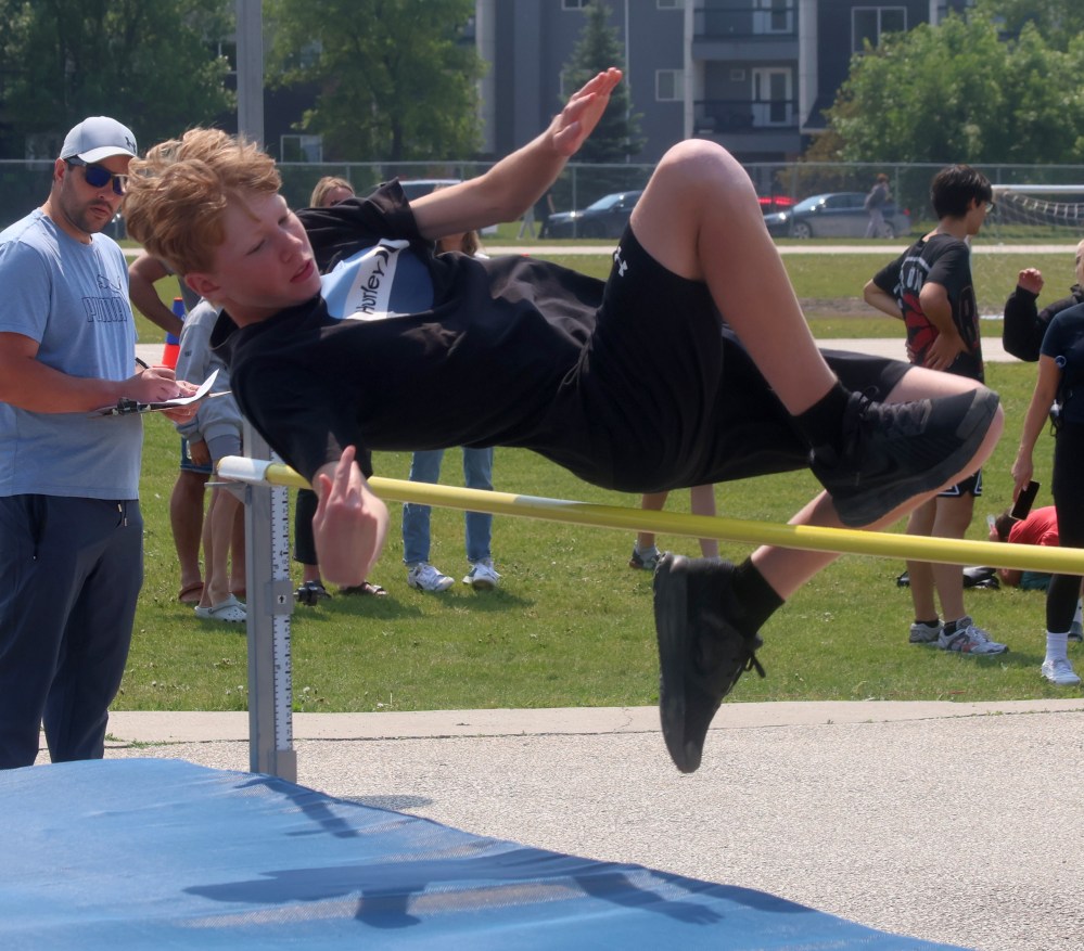 The Grade 8 Bard Cheop Track and Field meet needed to be re-scheduled to June 20 due to excessive smoke the week before. (Cassidy Dankochik The Carillon)
