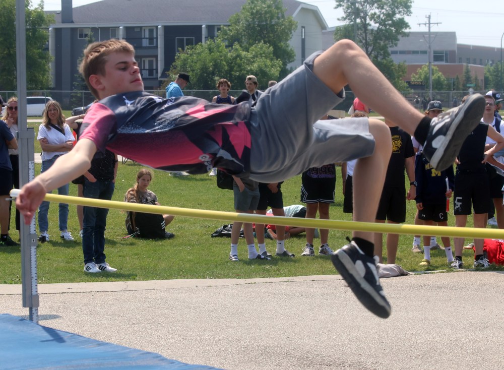 The Grade 8 Bard Cheop Track and Field meet needed to be re-scheduled to June 20 due to excessive smoke the week before. (Cassidy Dankochik The Carillon)