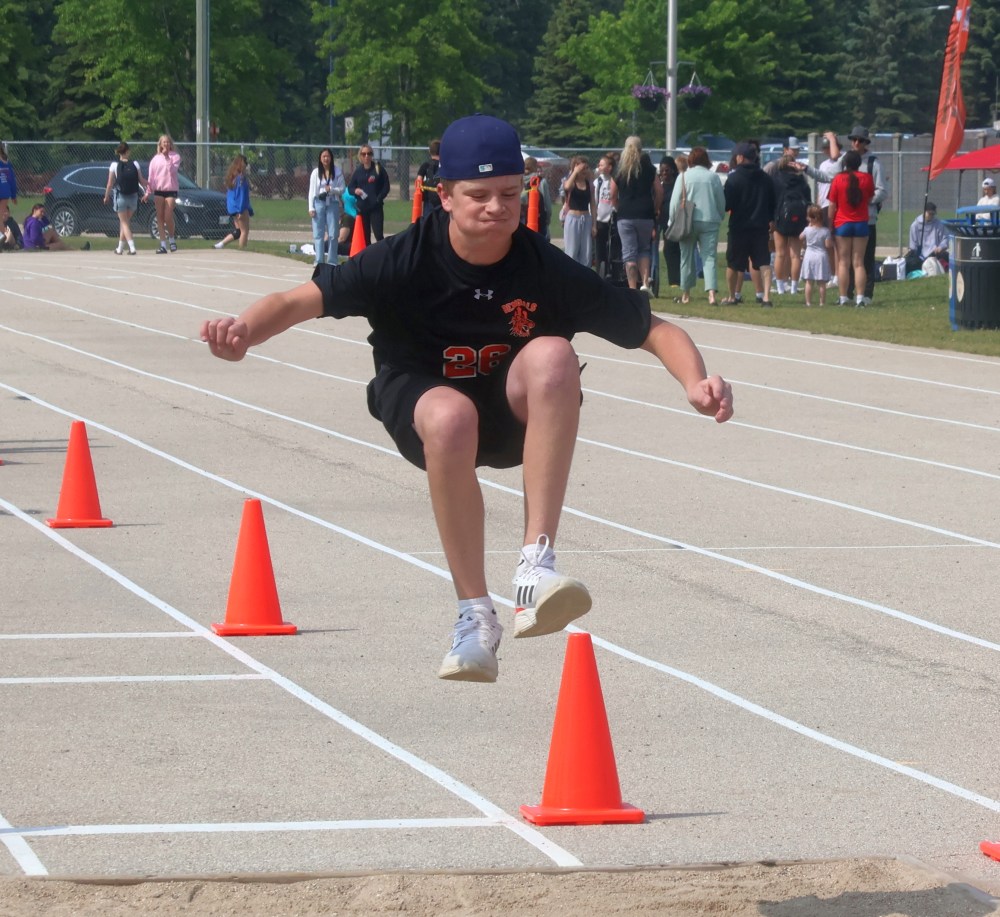 The Grade 8 Bard Cheop Track and Field meet needed to be re-scheduled to June 20 due to excessive smoke the week before. (Cassidy Dankochik The Carillon)