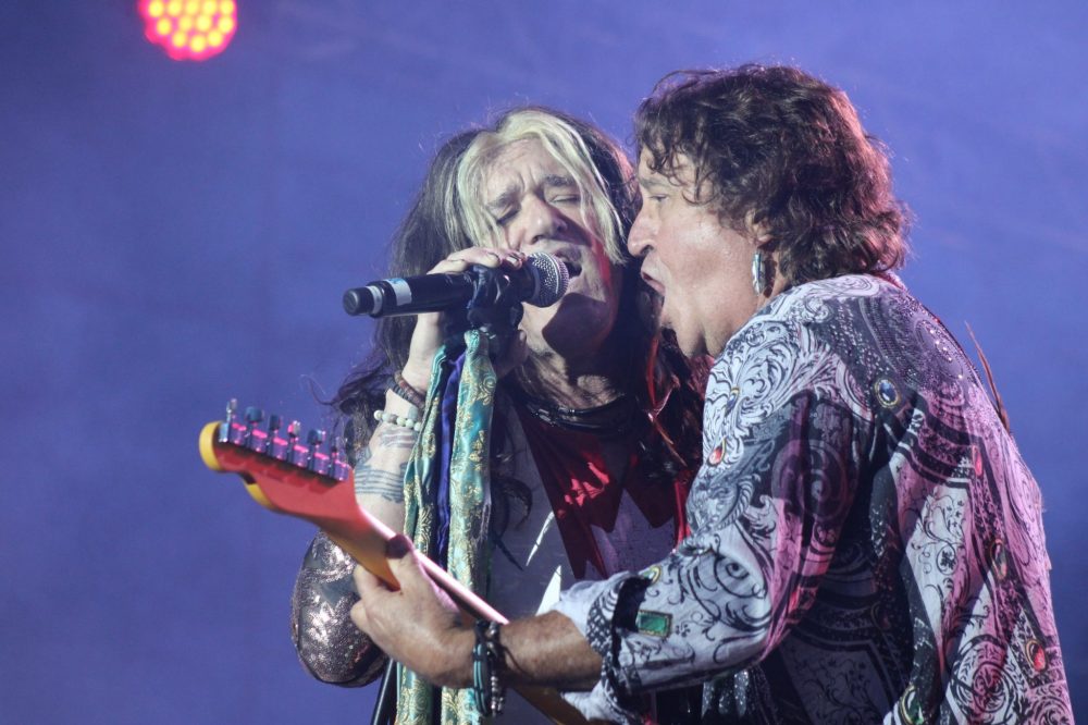 GREG VANDERMEULEN THE CARILLON
Drive This Way pays tribute to Aerosmith.