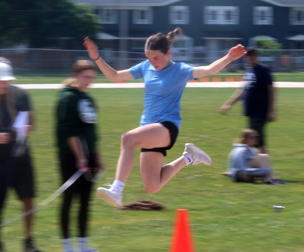 The Grade 8 Bard Cheop Track and Field meet needed to be re-scheduled to June 20 due to excessive smoke the week before. (Cassidy Dankochik The Carillon)