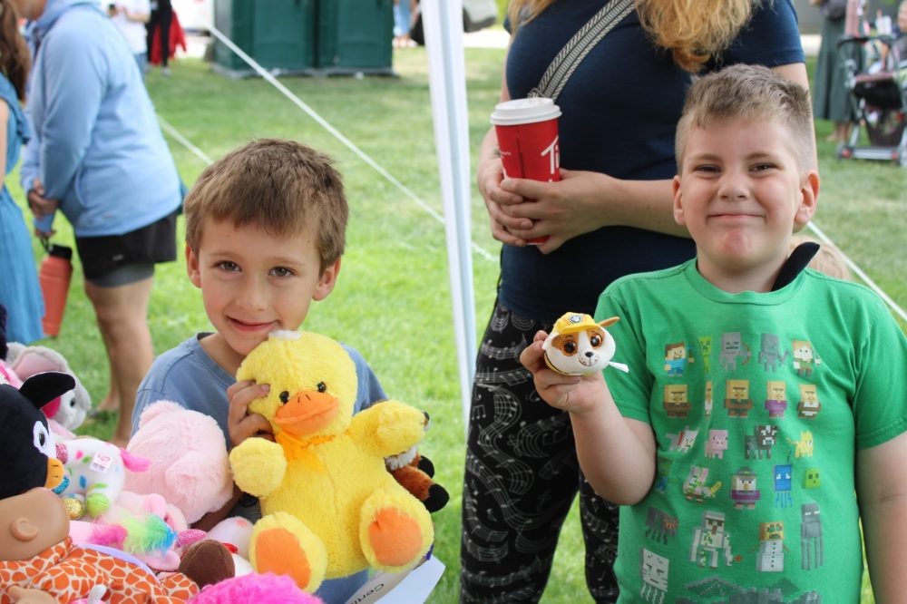 GREG VANDERMEULEN THE CARILLON
Oliver Williams and Grayson Ross hold up the teddys they chose from the adoptable table.