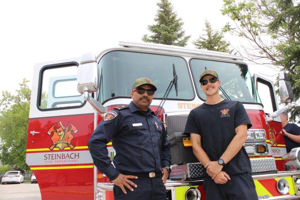 GREG VANDERMEULEN THE CARILLON
Steinbach firefighters Jude Vaz and Andrew Merritt spent the three hours in the park showing kids the fire truck.