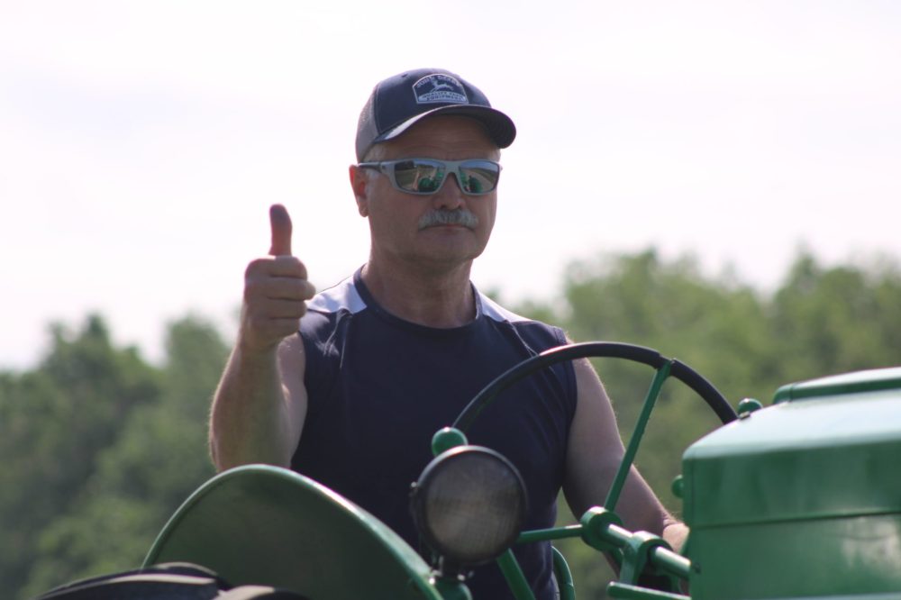 GREG VANDERMEULEN THE CARILLON
A participant offers a thumbs up as he embarks on the drive at the wheel of a John Deere.