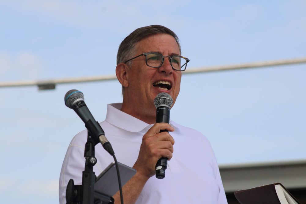 GREG VANDERMEULEN THE CARILLON
Worship in the City. Dr. Kent Anderson.