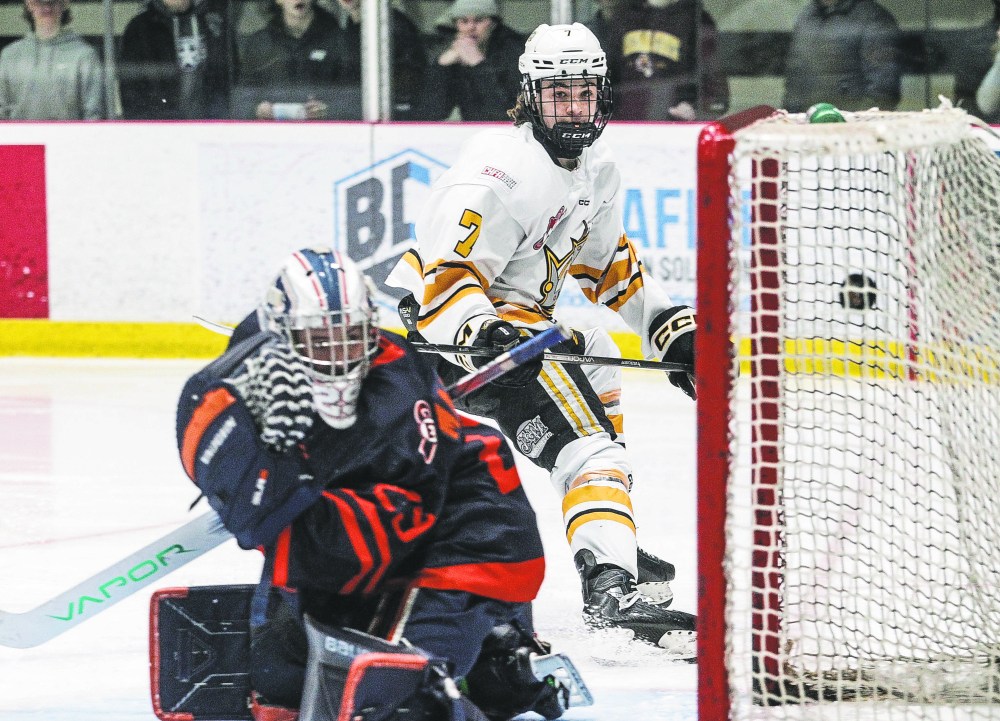 JOHN WOODS / FREE PRESS
Brady Turko (7) of the Brandon Wheat Kings scores the winning goal in overtime against the Saskatoon Blazers goaltender Grayson Malinoski (29) in the Western Regional hockey championship game in Winnipeg Sunday, April 7, 2024.