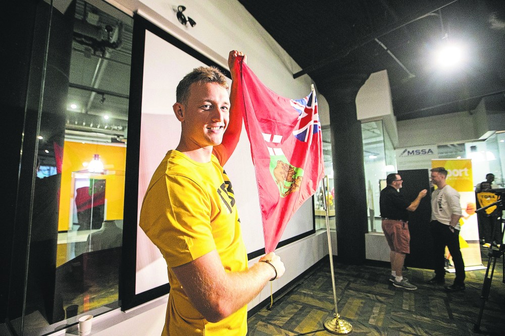 MIKAELA MACKENZIE / FREE PRESS
Flag bearer Luke Enns at the 2025 Team Manitoba introduction at Sport Manitoba on Tuesday, July 29, 2025.