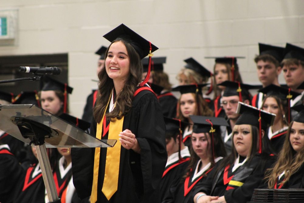 CHRIS GAREAU THE CARILLON
Niverville High School valedictorian Emily Plessis addresses her classmates, former teachers, and families and friends of the 92 graduates from the class of 2025.