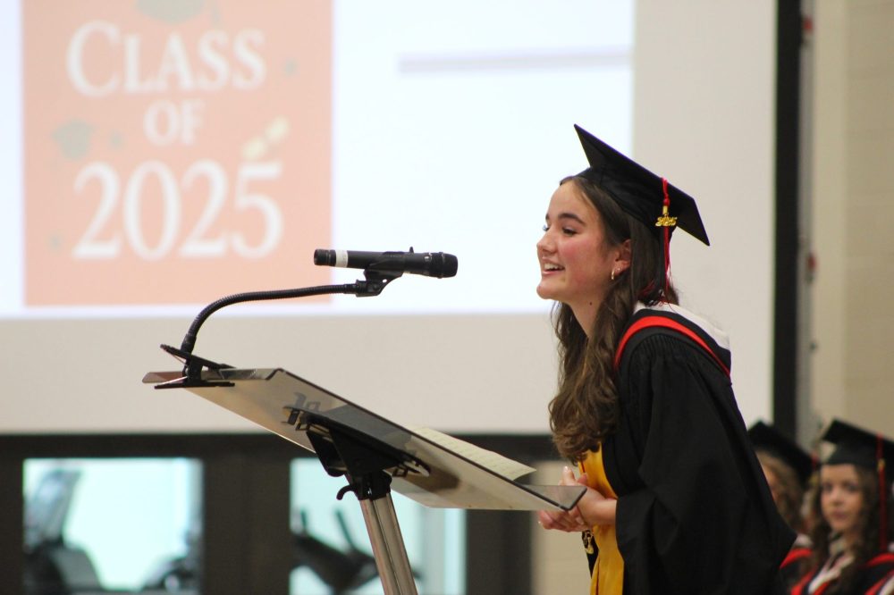 CHRIS GAREAU THE CARILLON
Niverville High School valedictorian Emily Plessis addresses her classmates, former teachers, and families and friends of the 92 graduates from the class of 2025.