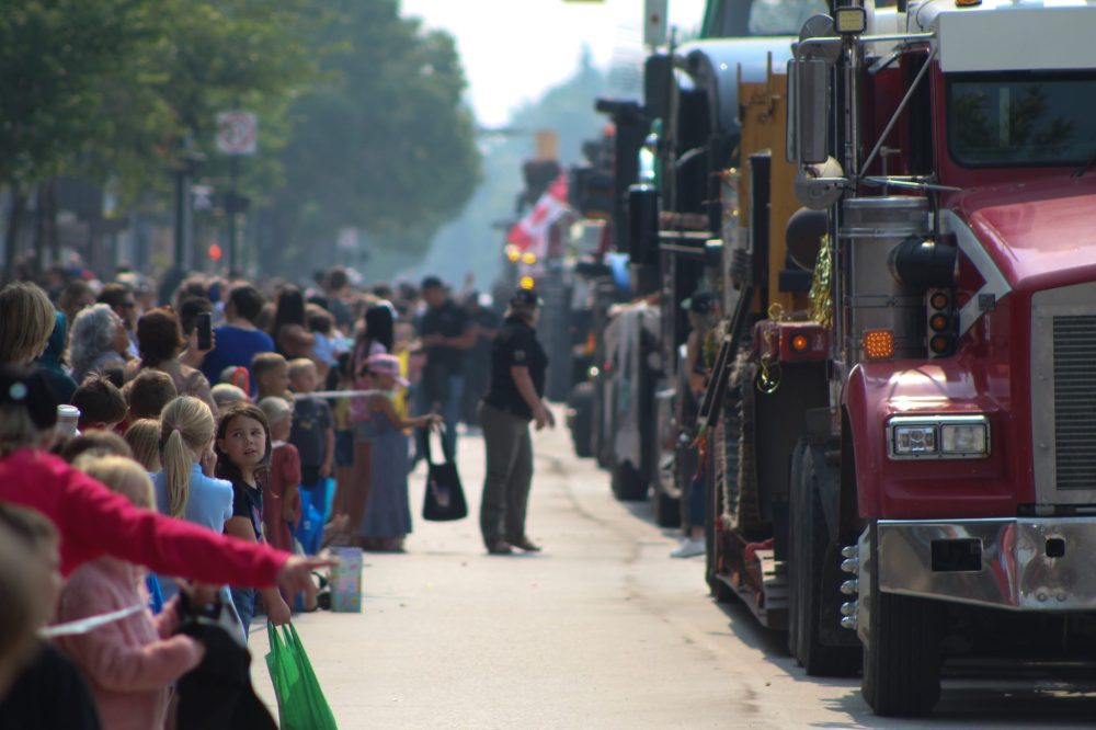 MATTHEW FRANK THE CARILLON
Crowds wait for candy during the Steinbach Pioneer Days Parade earlier this summer.