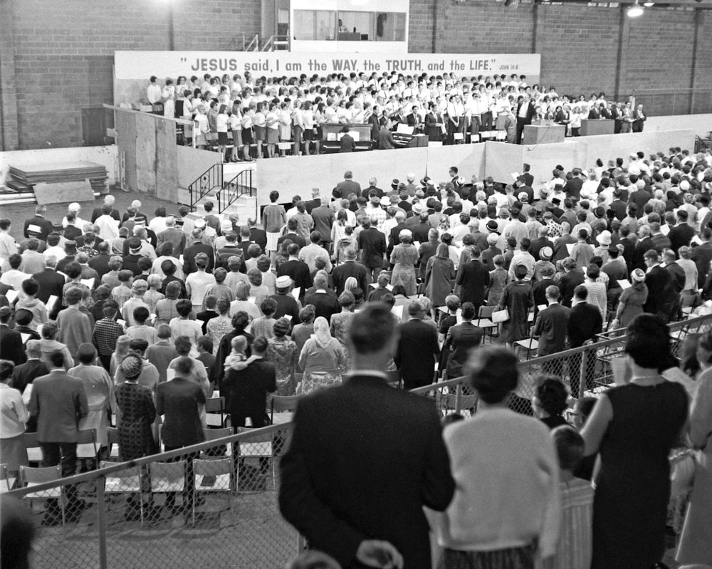 THE CARILLON ARCHIVES
Evangelist Barry Moore drew a standing-room-only crowd of 3,200 for the first evening of a week of revival meetings at the arena in 1968.