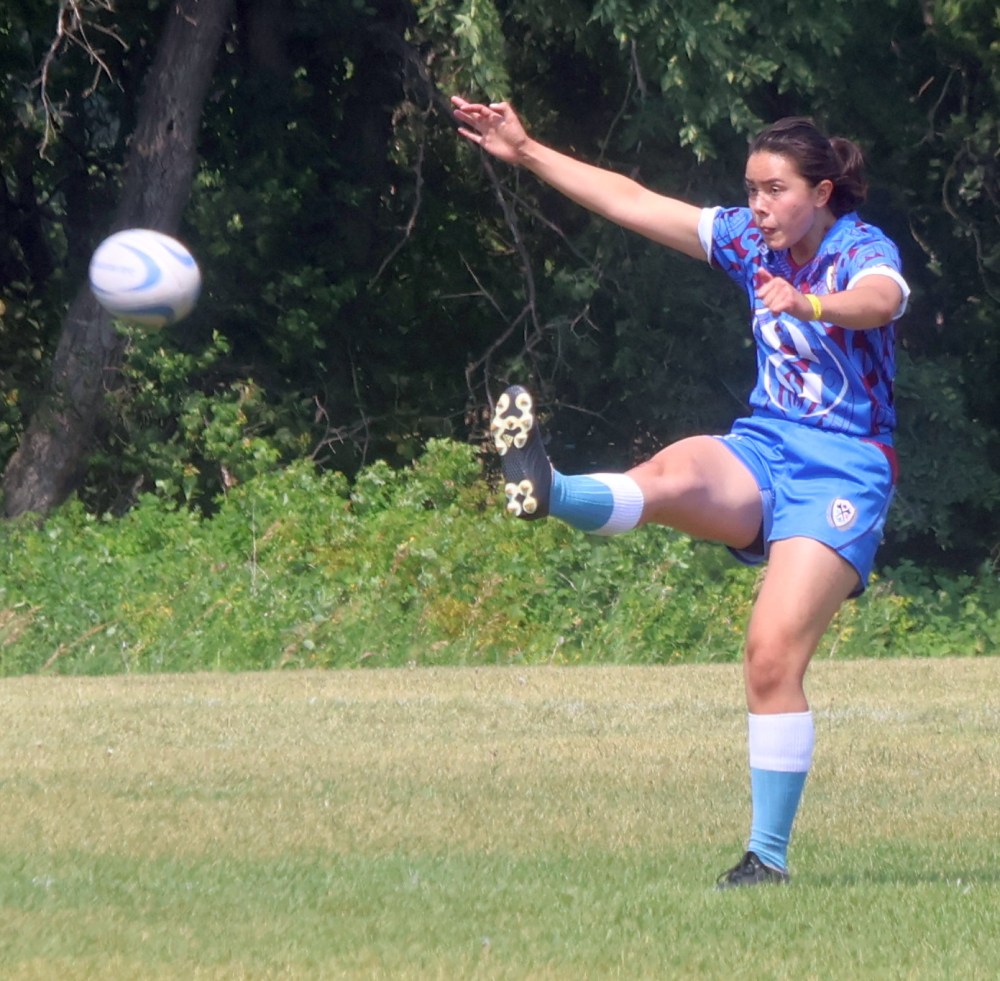 Eastman entered both a men's and women's team in the Rugbymania sevens tournament this year. It was the first time the Eastman Warriors fielded a competitive women's team. (Cassidy Dankochik The Carillon)