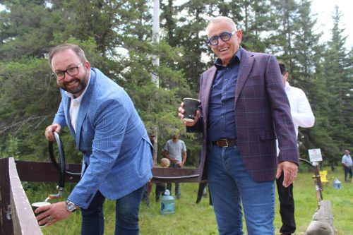 MATTHEW FRANK THE CARILLON 

Left, Progressive Conservative MLAs Konrad Narth and Jeff Bereza pour cups of water from the Piney semi-public water fill station, after it reopened on July 31.
