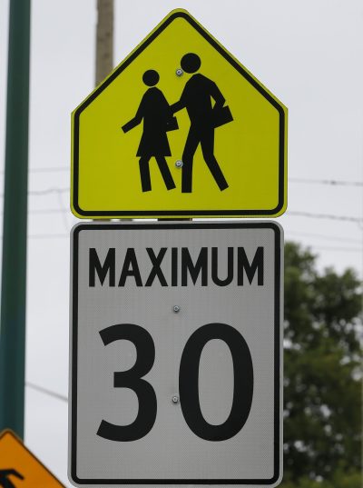 KEN GIGLIOTTI WINNIPEG FREE PRESS ARCHIVES 

A new school zone on Kroeker Ave. near Southwood School will improve safety in the area according to city council.