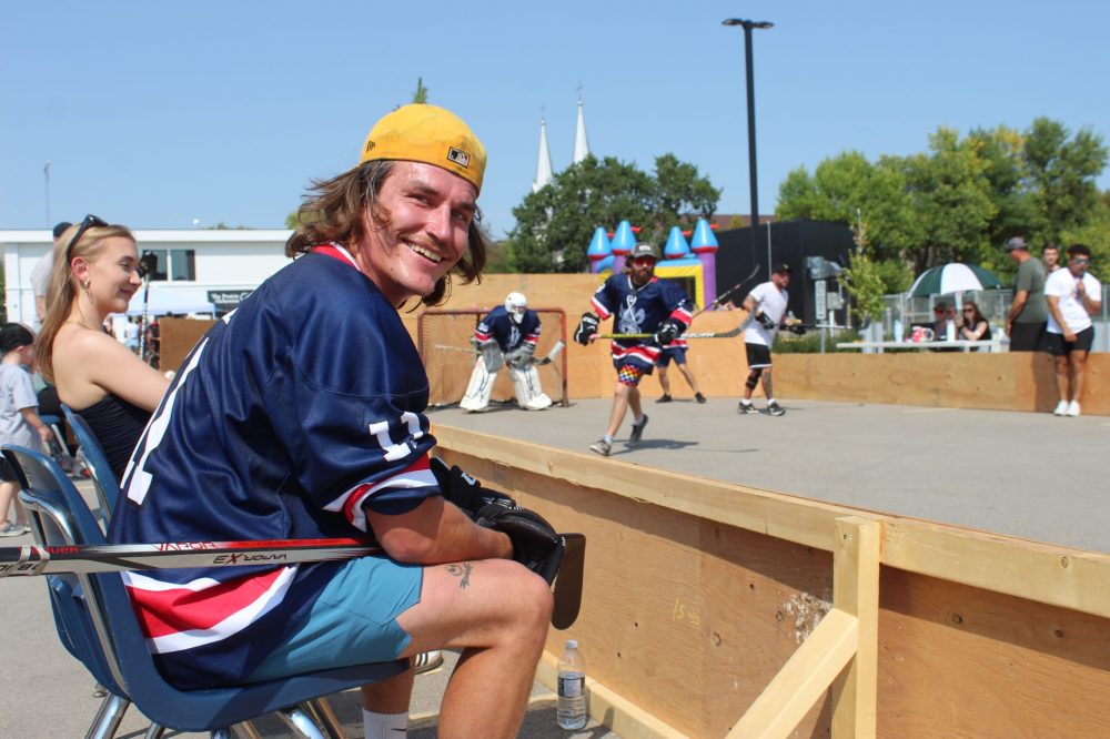 MATTHEW FRANK THE CARILLON
Kazar Weitzel, 25, takes a break during the Le St Malo Street Bash's street hockey tournament.