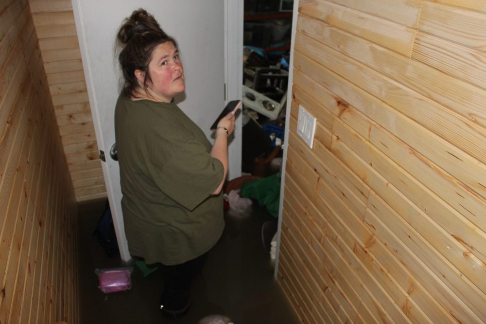 MATTHEW FRANK THE CARILLON
Steinbach and Area Animal Rescue's adoption coordinator Apryl Blunt assesses flood damage in the shelter's basement on Sept 12, 2025.