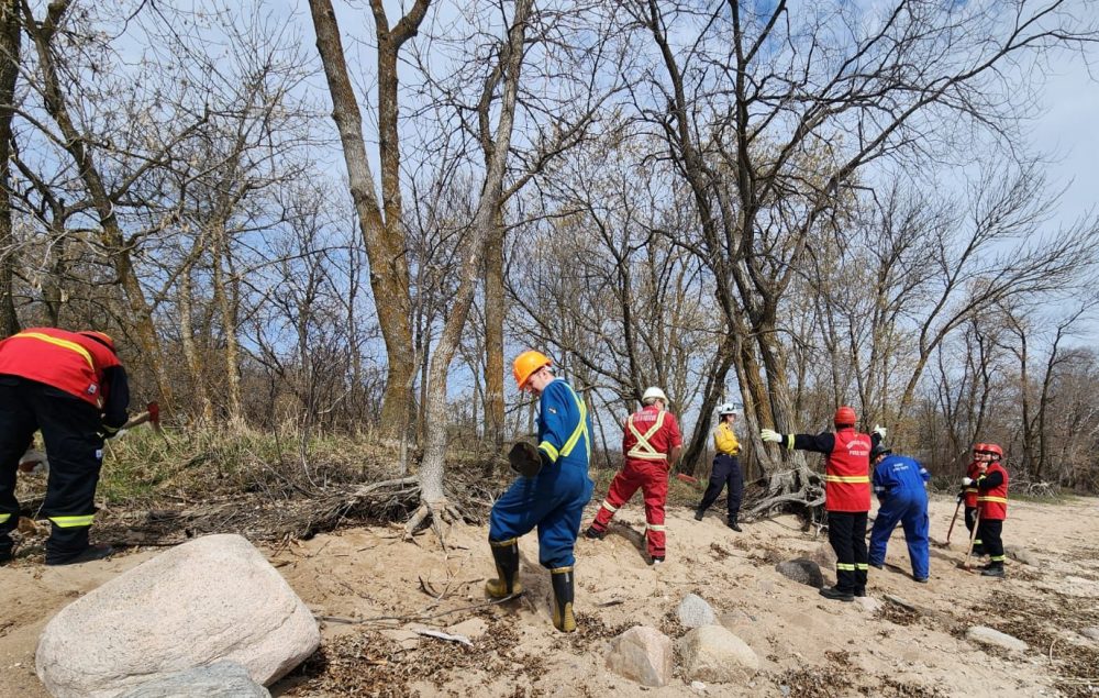 Submitted by the RM of Piney
Firefighters train in May on wildland fires for the RM of Piney and Buffalo Point First Nation.