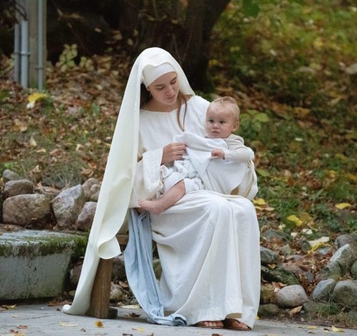 SVJETLANA MLINAREVIC THE CARILLON
St Malo Grotto Theatre Ministries performed the play Our Lady's Legacy, featuring the Chaplet of the Seven Sorrows of Mary (also known as the Rosary of Tears), on Sept. 13, 2025. Here at the beginning of the play, Mary sits with her son Jesus as a baby.