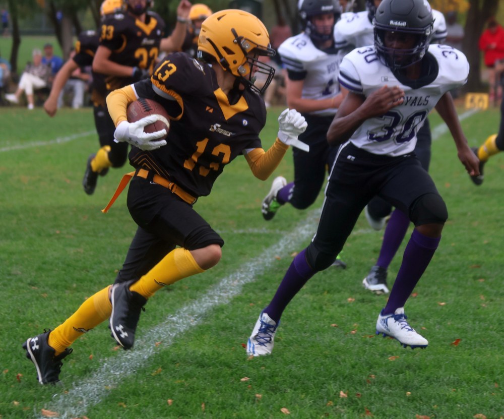 SRSS took down Windsor Park in junior varsity football action at A.D. Penner Park Sept. 16. (Cassidy Dankochik The Carillon)