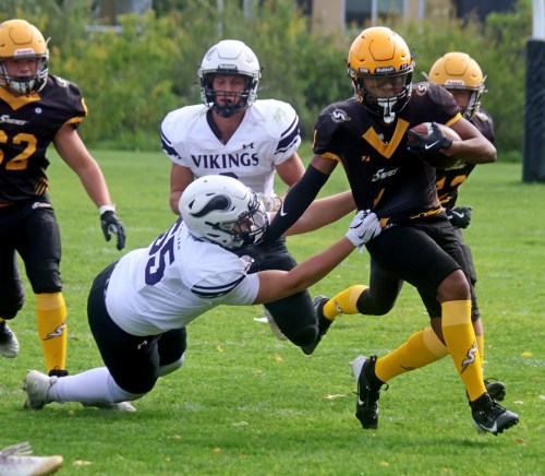 Braeden Sinclair had the best day for any SRSS receiver, catching a 45-yard touchdown pass. (Cassidy Dankochik The Carillon)
