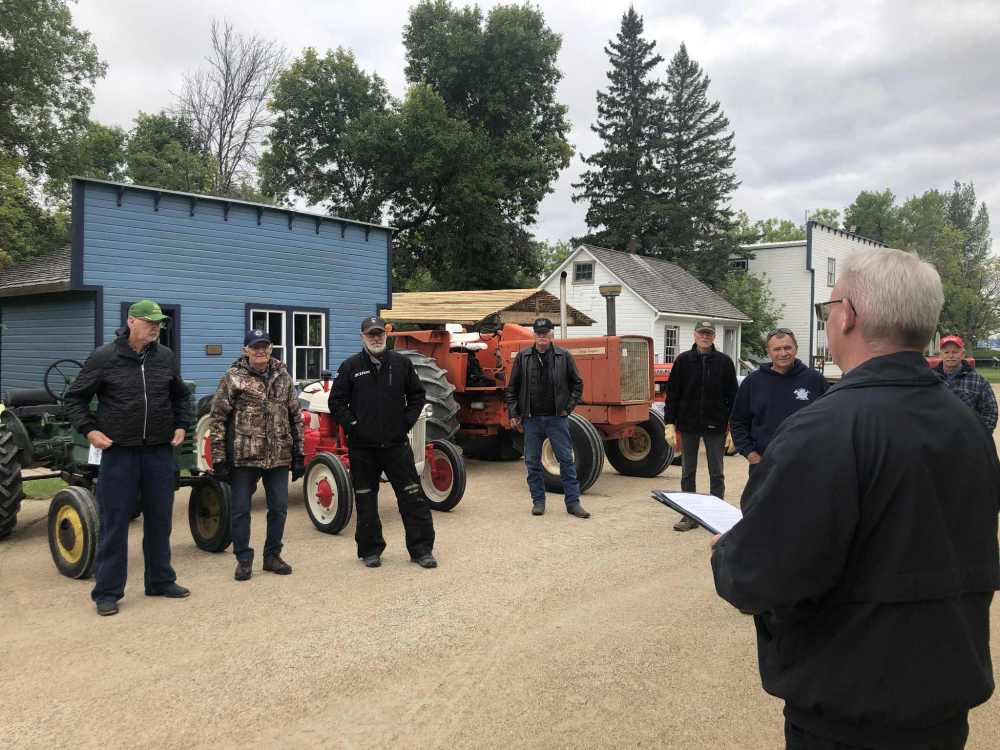 GREG VANDERMEULEN THE CARILLON
Mennonite Heritage Village executive director Robert Goertzen speaks to drivers before they head out on the Tractor Drive.