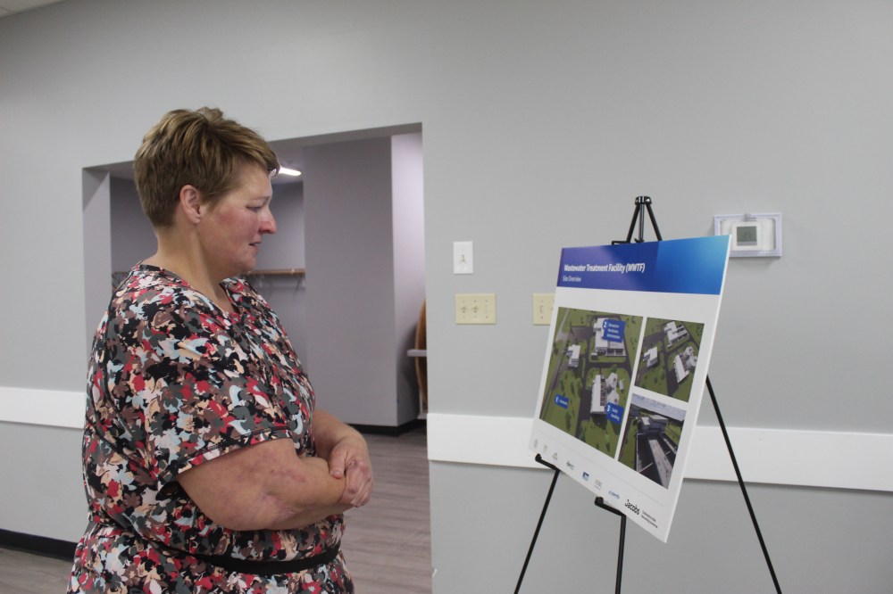 MATTHEW FRANK THE CARILLON
Carol Rempel looks at plans for the Red-Seine-Rat Wastewater Cooperative’s new wastewater treatment facility at an open house in Mitchell on Sept 9. The new plant will allow six municipalities to expand their population to 70,000 people.