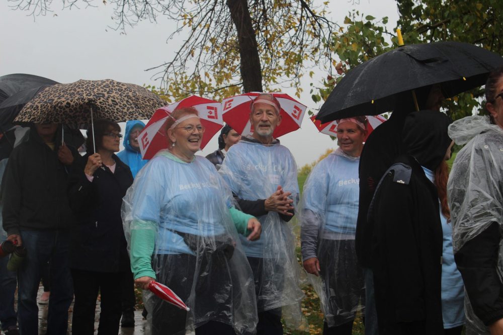 MATTHEW FRANK THE CARILLON
John Hiebert (centre) walks with his two sisters, wearing shirts in memory of his wife that died of cancer on Sept. 20 during Southeast Cancer Support Services' inaugural Walk for Hope fundraiser in Steinbach.