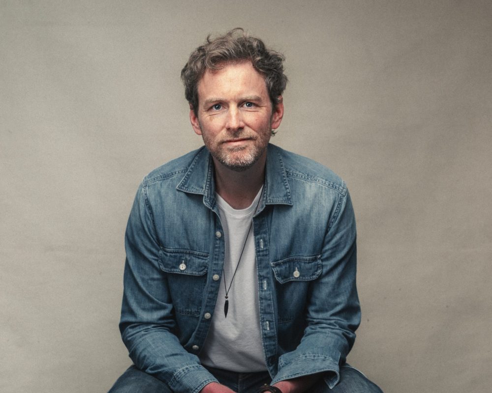 SUPPLIED
Folk pop artist Ian Sherwood will play in Steinbach on Oct 9 at SRSS theatre.