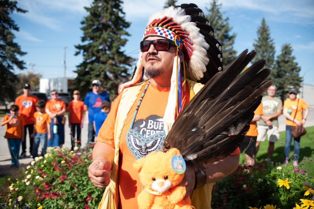 SVJETLANA MLINAREVIC THE CARILLON
Mino Odewin co-founder and cultural coordinator Greg Featherman says a prayer in opening up the organization's Orange Shirt Day Walk at city hall in Steinbach on Sept. 30, 2025.