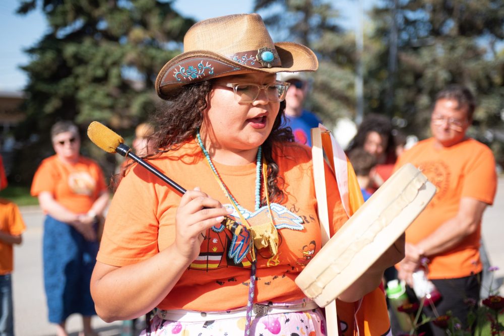 SVJETLANA MLINAREVIC THE CARILLON
Rayne Ryle drums her drum and sings a Rainbow Opening Song during the Mino Odewin Orange Shirt Day Walk opening ceremony at city hall in Steinbach on Sept. 30, 2025.