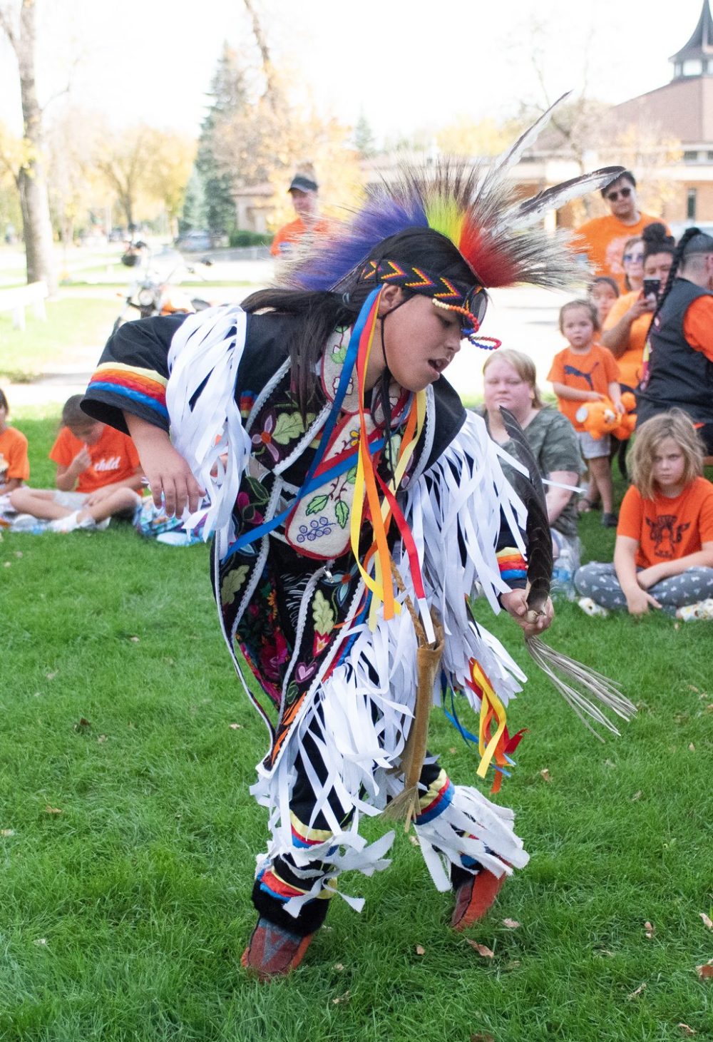 SVJETLANA MLINAREVIC THE CARILLON
Mino Odewin held its Orange Shirt Day Walk on Sept. 30. It’s walk ended at the Steinbach Arts Centre where Cross Lake grass dancer Theo Osborne danced two traditional dances. The purpose of a grass dancer is to bless and prepare the powwow grounds before the grand entry.