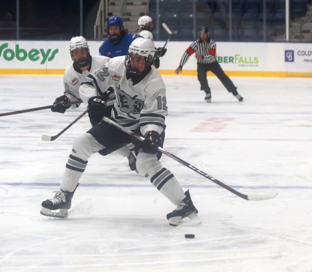 Seven of the Eastman Selects regional teams were in action inside the Southeast Event Centre Oct. 17-19. (Cassidy Dankochik The Carillon)