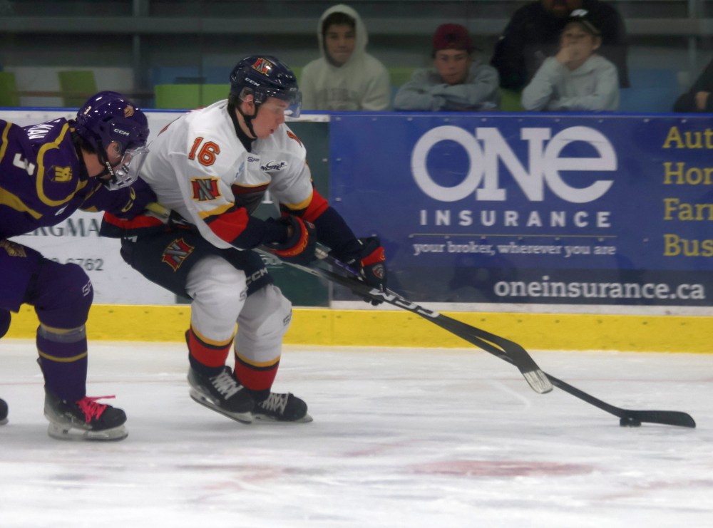 Niverville beat the Winnipeg Monarchs 3-2 Oct. 15. (Cassidy Dankochik The Carillon)