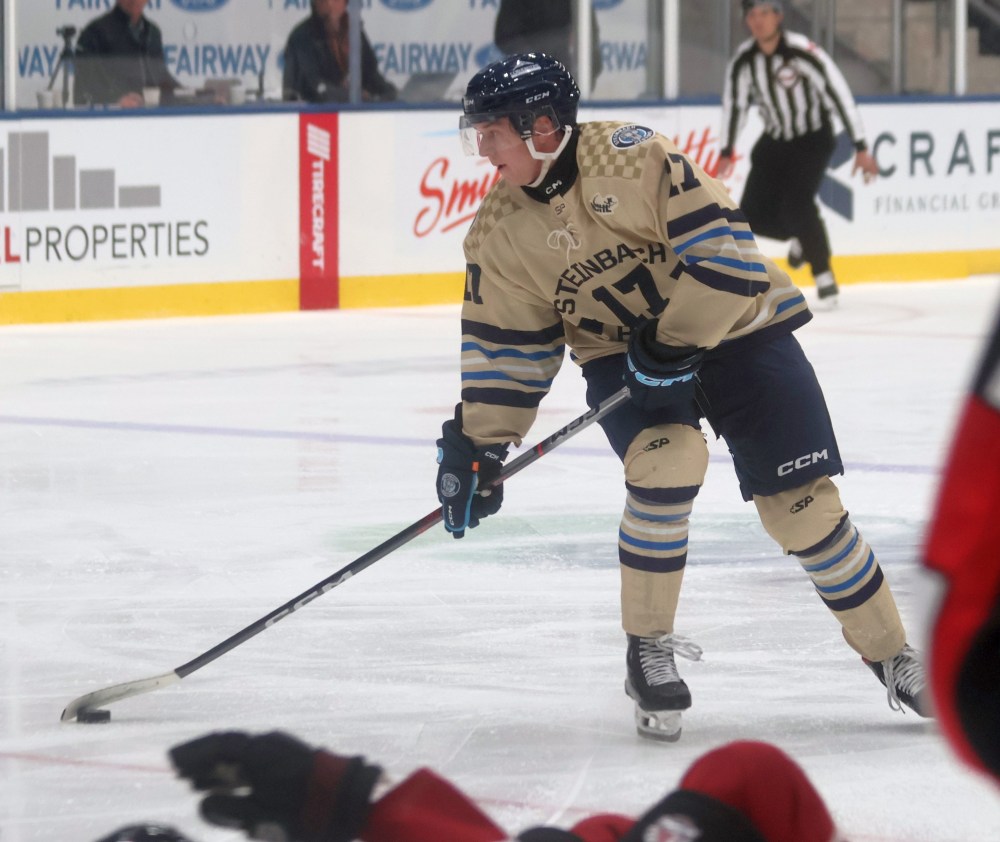 Steinbach defeated Virden 5-2 in MJHL action Oct. 18 at the Southeast Event Centre. (Cassidy Dankochik The Carillon)