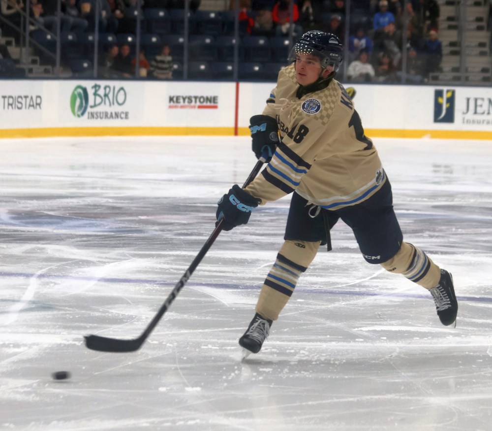 Steinbach defeated Virden 5-2 in MJHL action Oct. 18 at the Southeast Event Centre. (Cassidy Dankochik The Carillon)