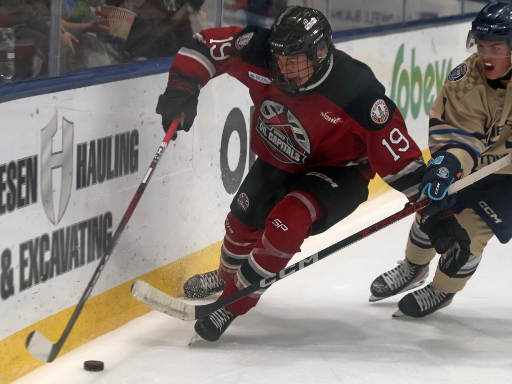 Steinbach defeated Virden 5-2 in MJHL action Oct. 18 at the Southeast Event Centre. (Cassidy Dankochik The Carillon)