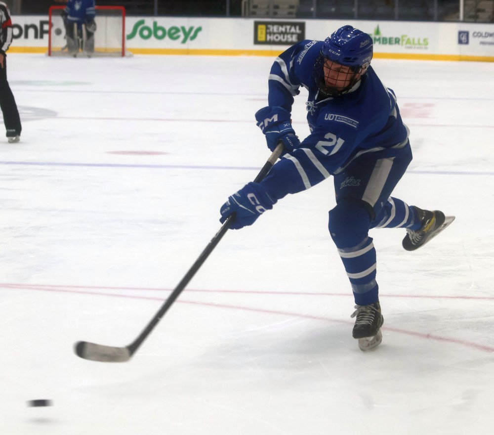 Seven of the Eastman Selects regional teams were in action inside the Southeast Event Centre Oct. 17-19. (Cassidy Dankochik The Carillon)